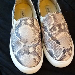 Steve Madden Low Top Slip On
